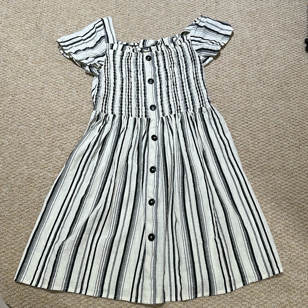 9–10 Adorable striped girls dressed smocked flowy